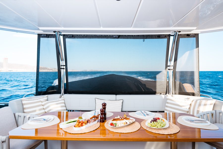Mary’s Grace — Cruising and dining